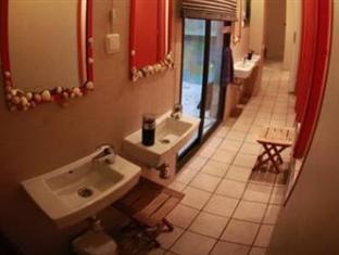 Alternative Creative Youth Hostel *